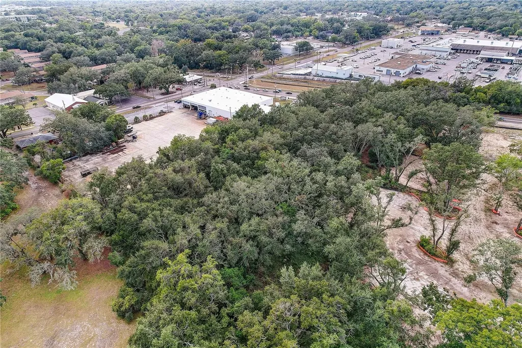 6905 & 6907 Rowlett Park Drive Tampa FL 33610