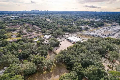 6905 & 6907 Rowlett Park Drive Tampa FL 33610