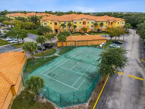 5479 Vineland Road Orlando FL 32811