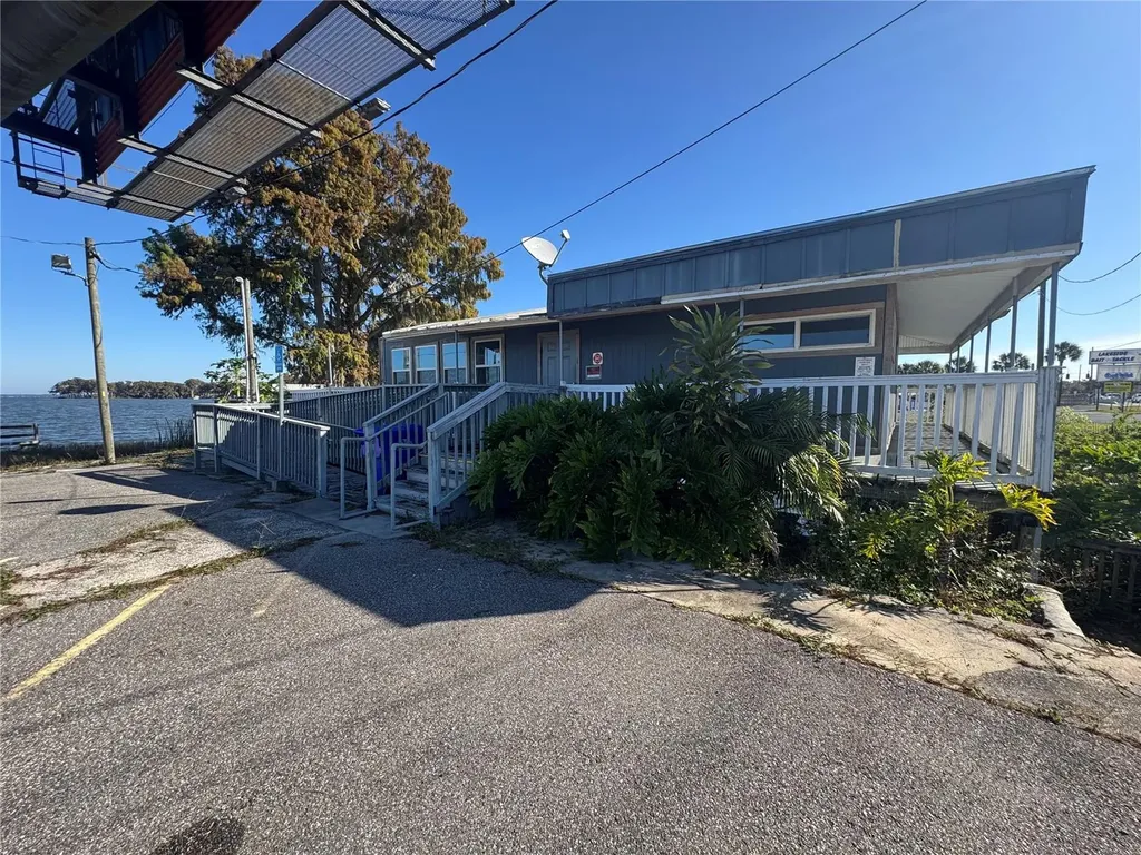 1050 W Burleigh Boulevard Tavares FL 32778