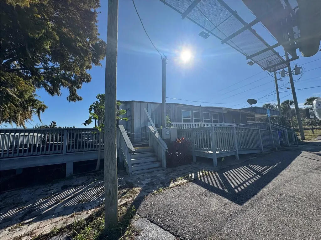 1050 W Burleigh Boulevard Tavares FL 32778
