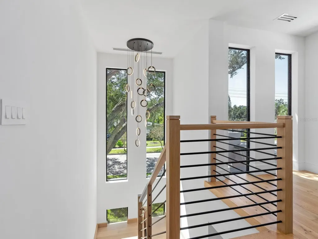 2467 Hyde Park Street Sarasota FL 34239