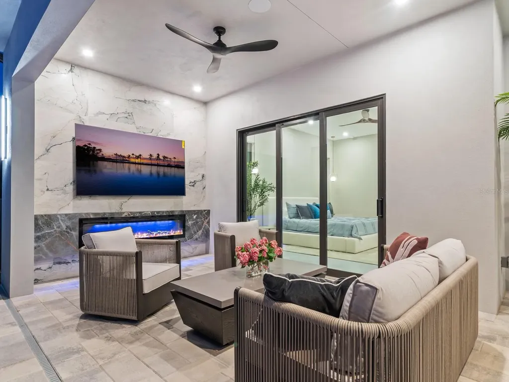 2467 Hyde Park Street Sarasota FL 34239