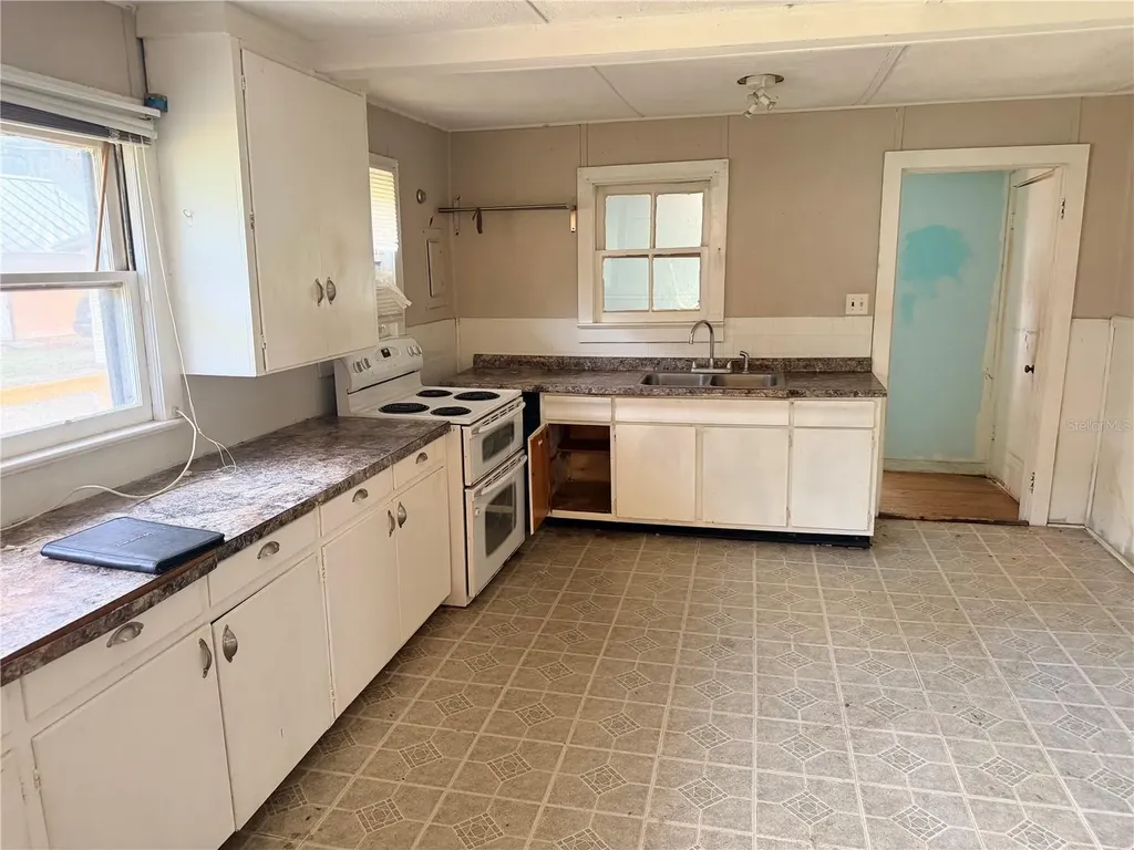 725 W Socrum Loop Road Lakeland FL 33809