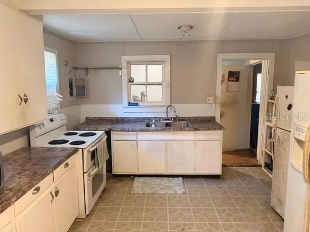 725 W Socrum Loop Road Lakeland FL 33809