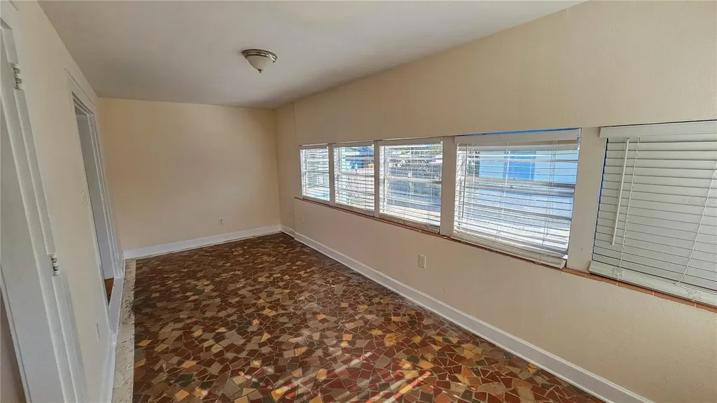 860 16th Avenue S St Petersburg FL 33701
