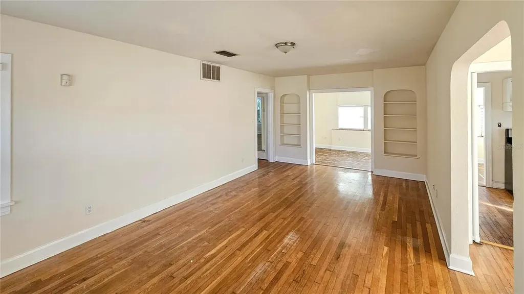 860 16th Avenue S St Petersburg FL 33701