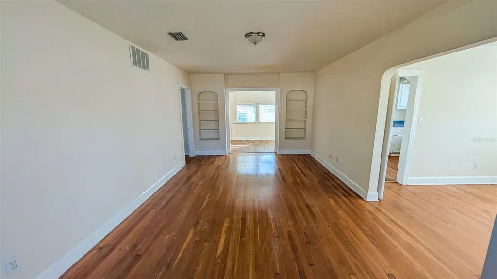 860 16th Avenue S St Petersburg FL 33701
