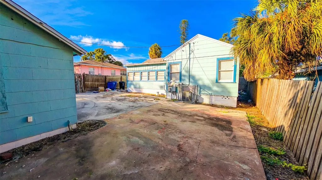 860 16th Avenue S St Petersburg FL 33701