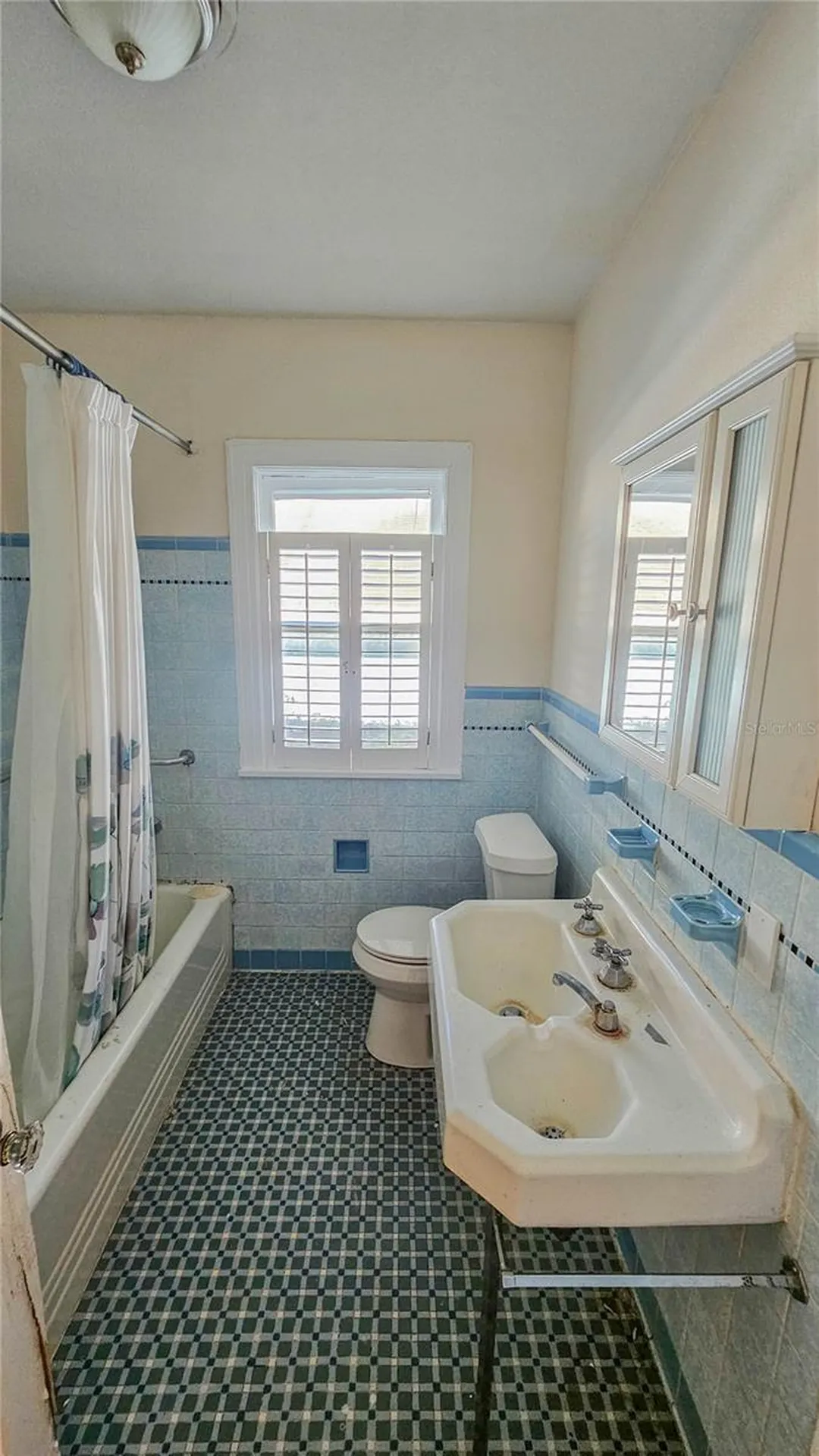 860 16th Avenue S St Petersburg FL 33701