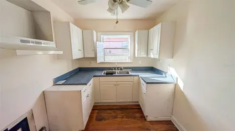860 16th Avenue S St Petersburg FL 33701