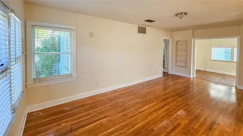 860 16th Avenue S St Petersburg FL 33701