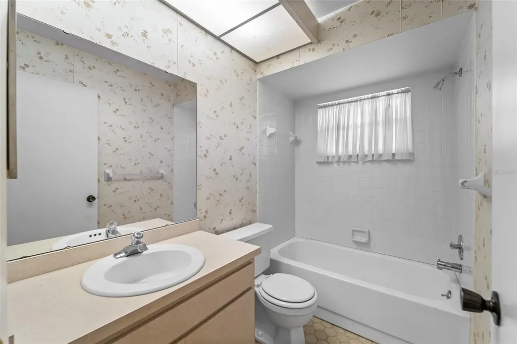 4299 Oakhurst Circle E Sarasota FL 34233