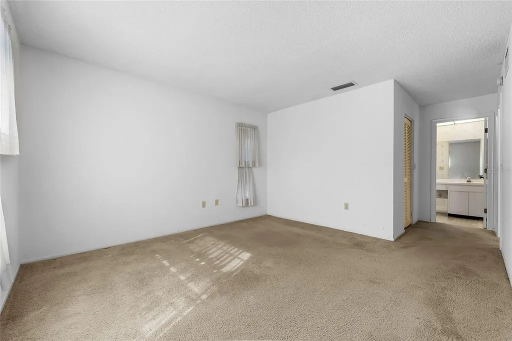 4299 Oakhurst Circle E Sarasota FL 34233