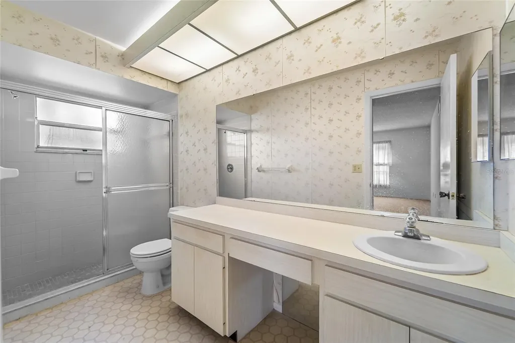 4299 Oakhurst Circle E Sarasota FL 34233