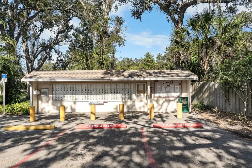 4299 Oakhurst Circle E Sarasota FL 34233