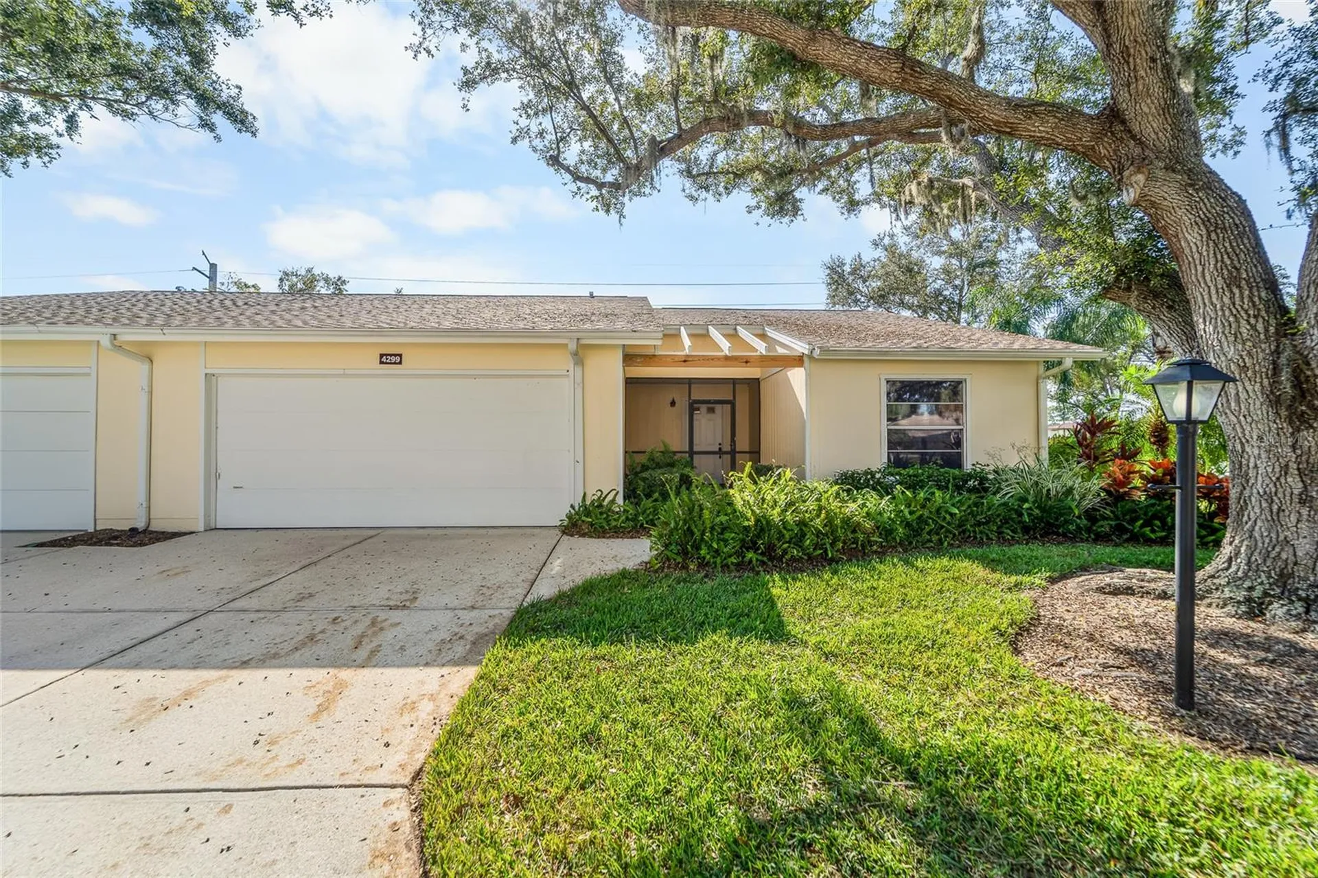 4299 Oakhurst Circle E Sarasota FL 34233