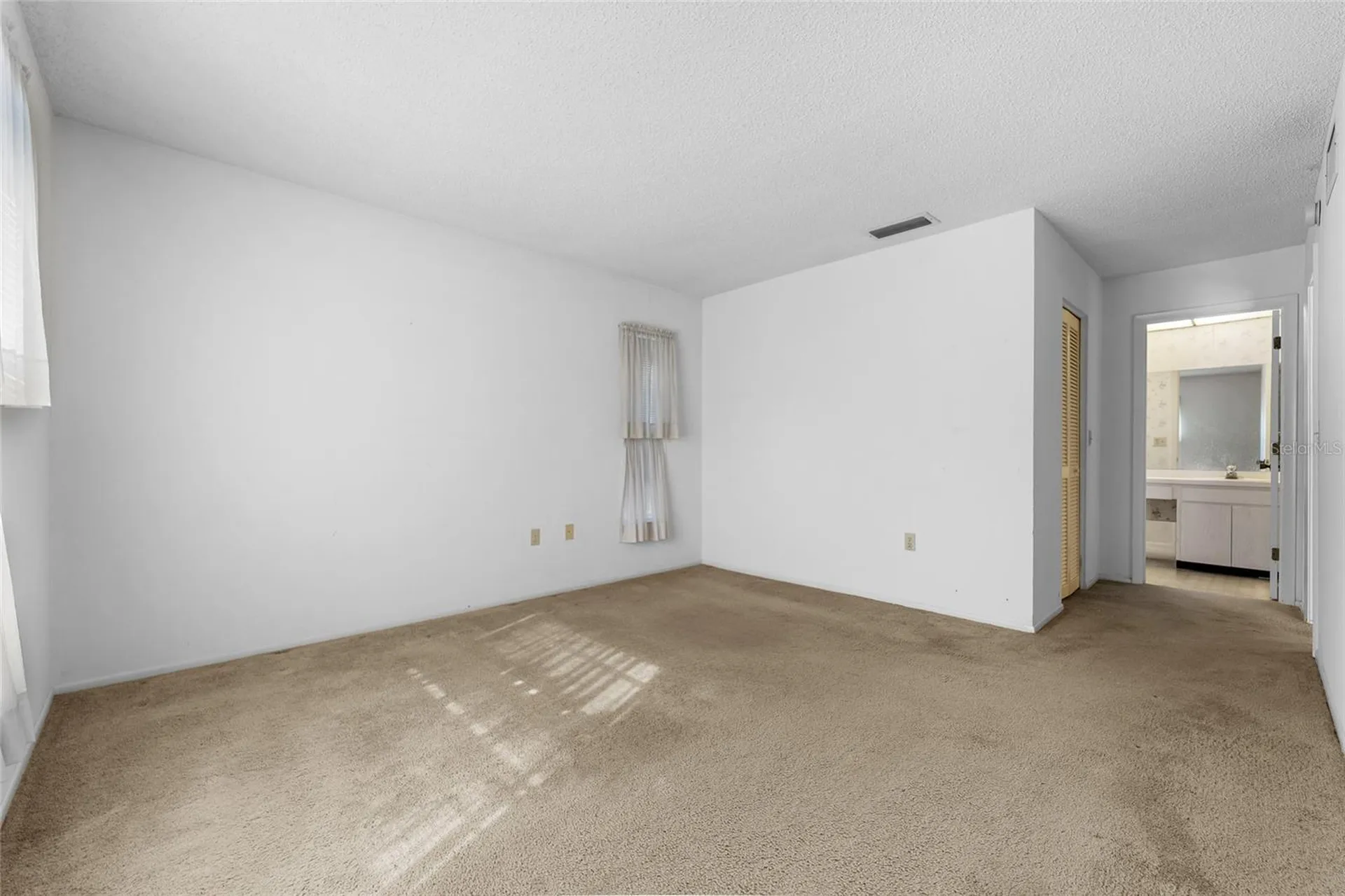4299 Oakhurst Circle E Sarasota FL 34233