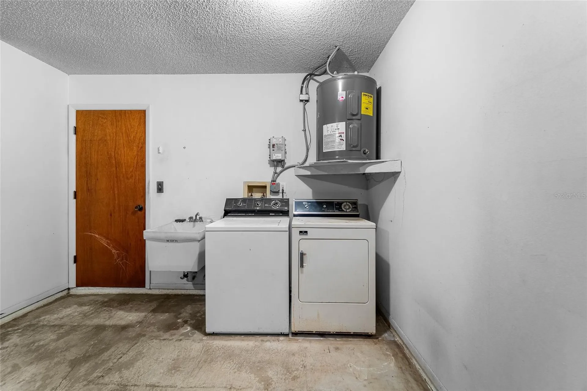 4299 Oakhurst Circle E Sarasota FL 34233