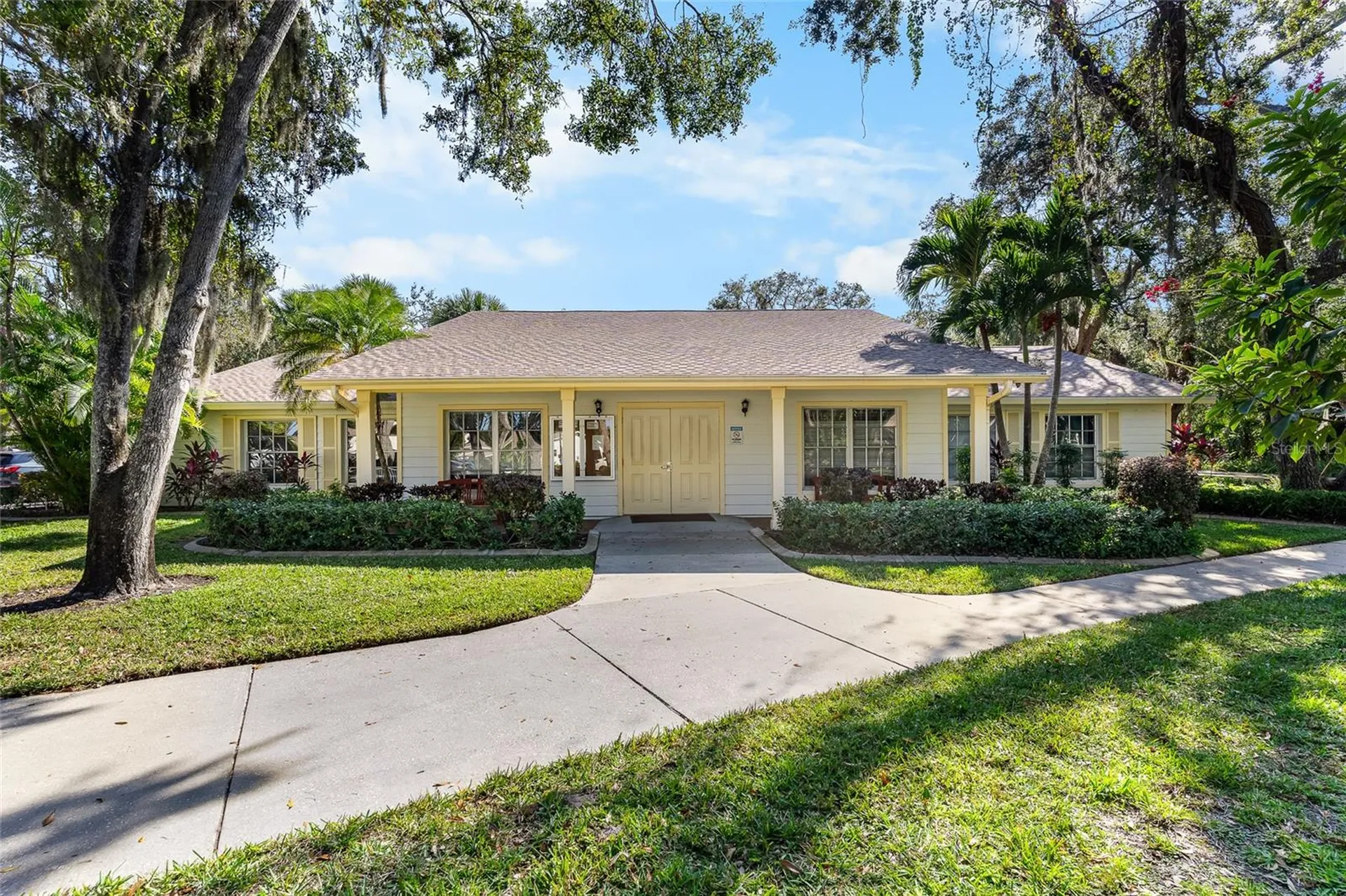 4299 Oakhurst Circle E Sarasota FL 34233