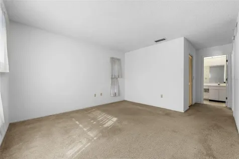 4299 Oakhurst Circle E Sarasota FL 34233