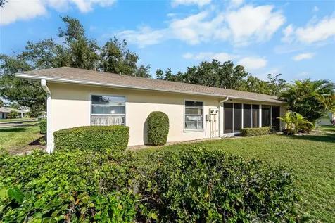 4299 Oakhurst Circle E Sarasota FL 34233