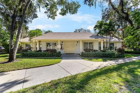 4299 Oakhurst Circle E Sarasota FL 34233