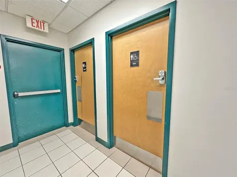 7800 Kingspointe Parkway Orlando FL 32819