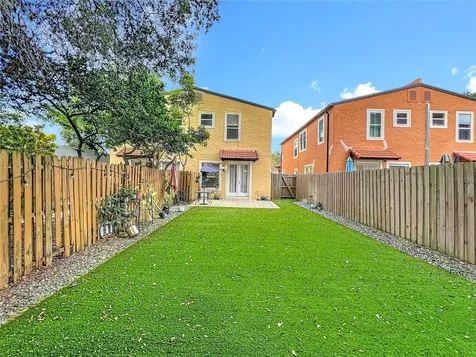 2806 E Washington Street Orlando FL 32803