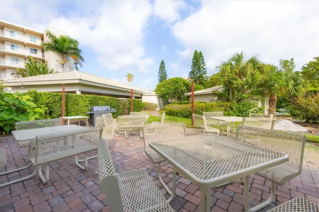 4825 Gulf Of Mexico Drive Longboat Key FL 34228