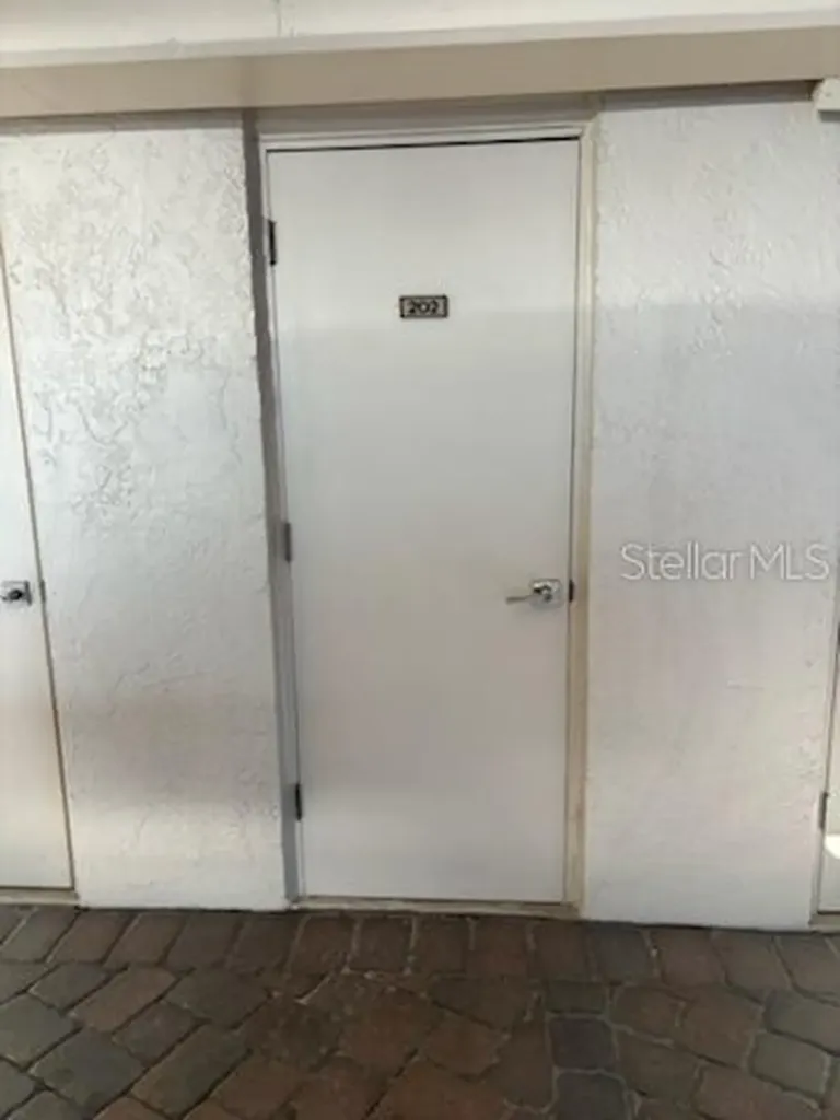 4825 Gulf Of Mexico Drive Longboat Key FL 34228