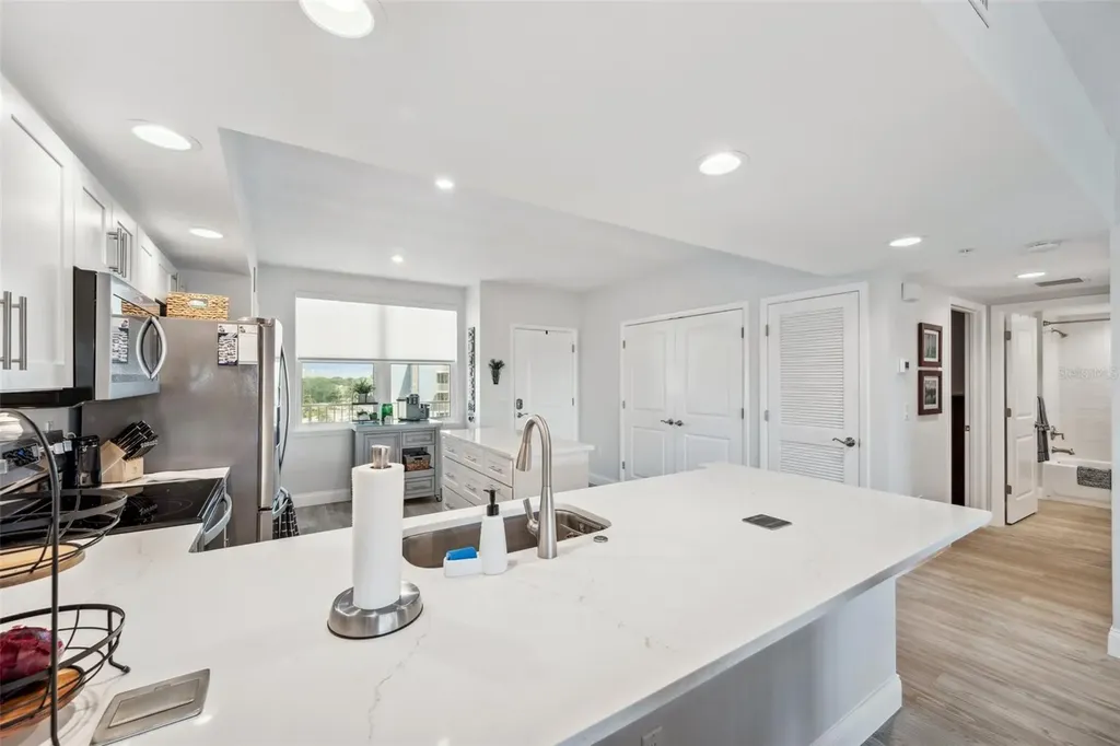 960 Starkey Road Largo FL 33771