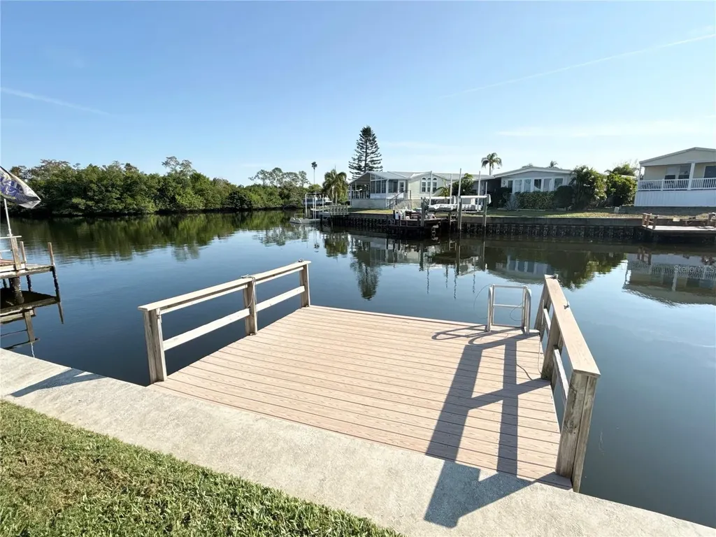 340 Mount Oak Avenue NE St Petersburg FL 33702