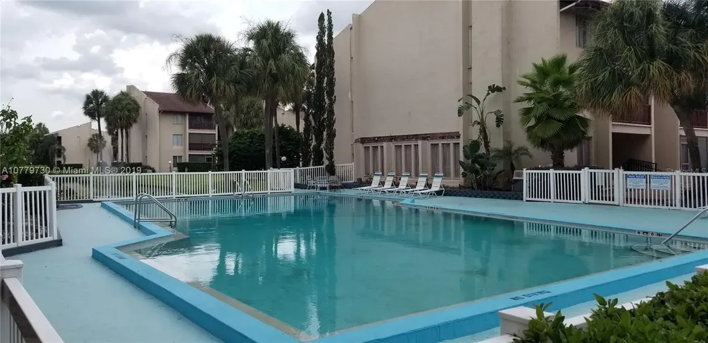 3824 N Lake Drive Tampa FL 33614
