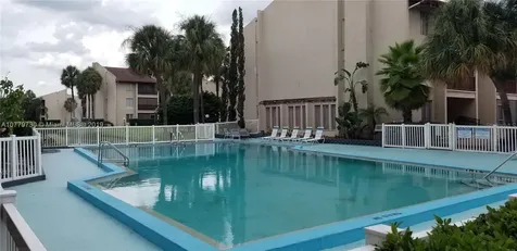 3824 N Lake Drive Tampa FL 33614