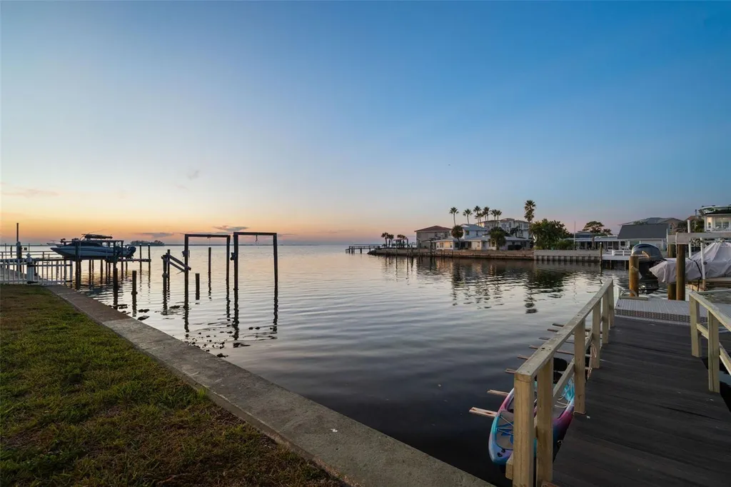 2288 Edythe Drive Dunedin FL 34698