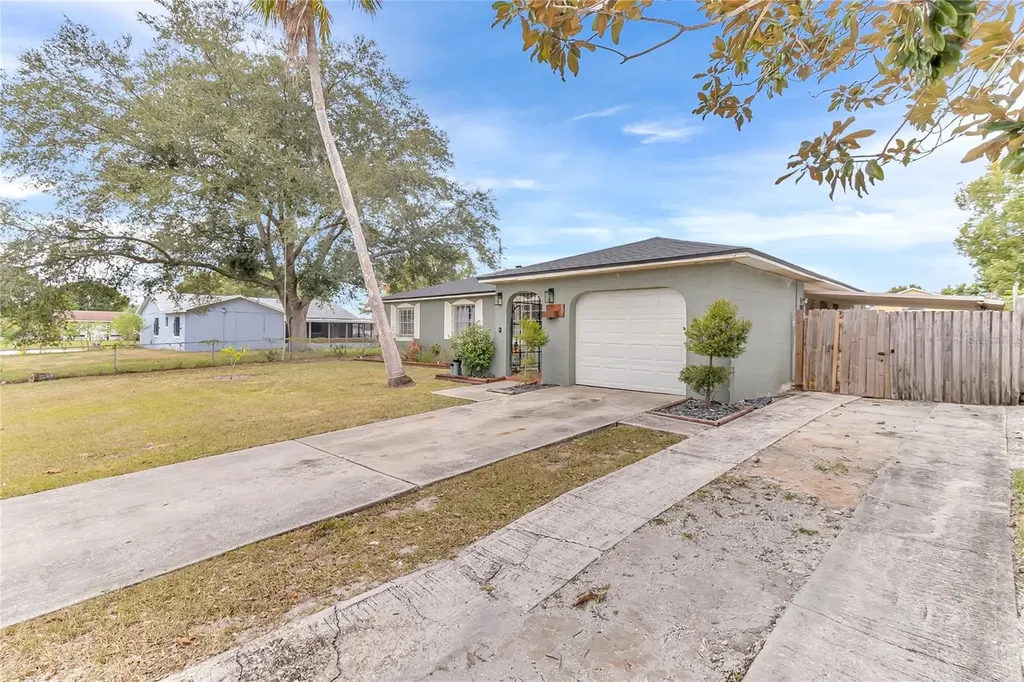 686 Moss Drive Altamonte Springs FL 32714