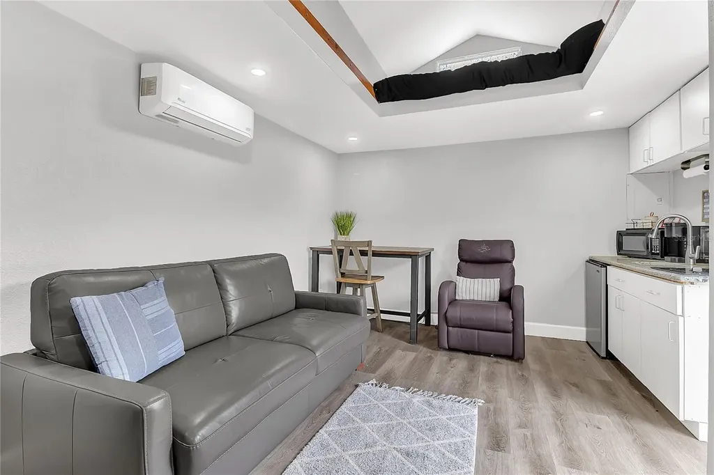 686 Moss Drive Altamonte Springs FL 32714