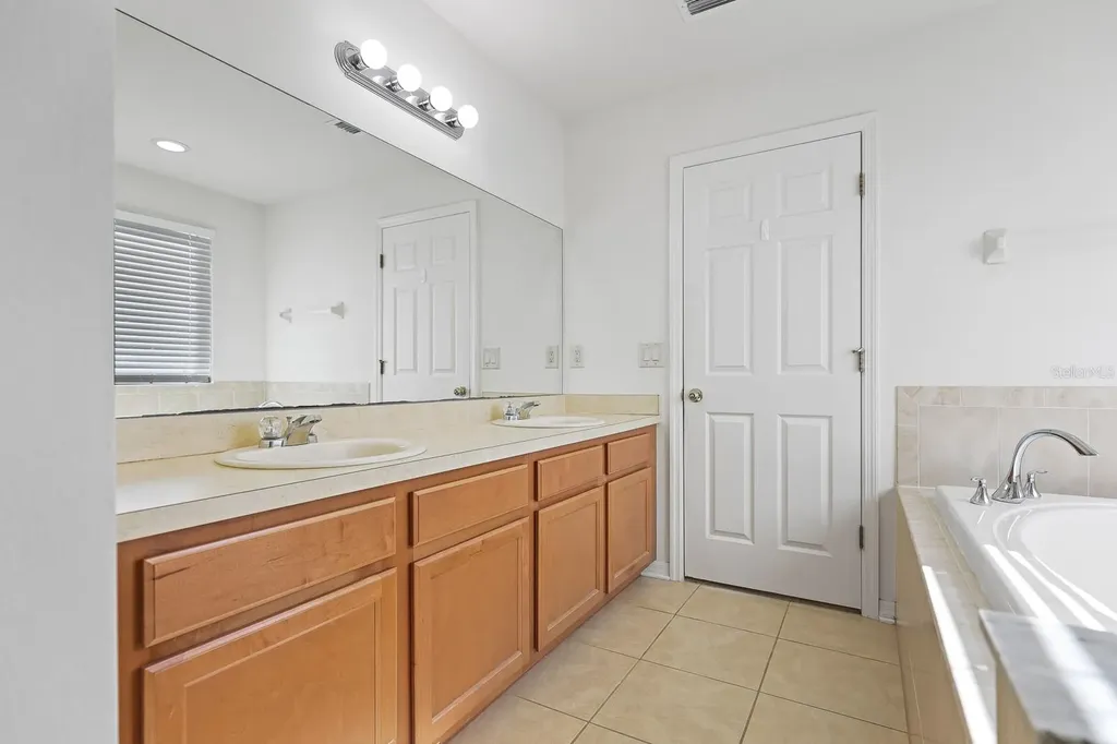 1411 Main Street Valrico FL 33594