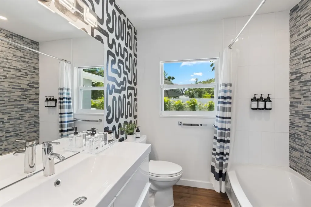2160 Sunnyside Place Sarasota FL 34239