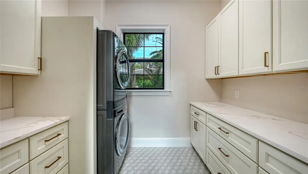 656 Tropical Circle Sarasota FL 34242