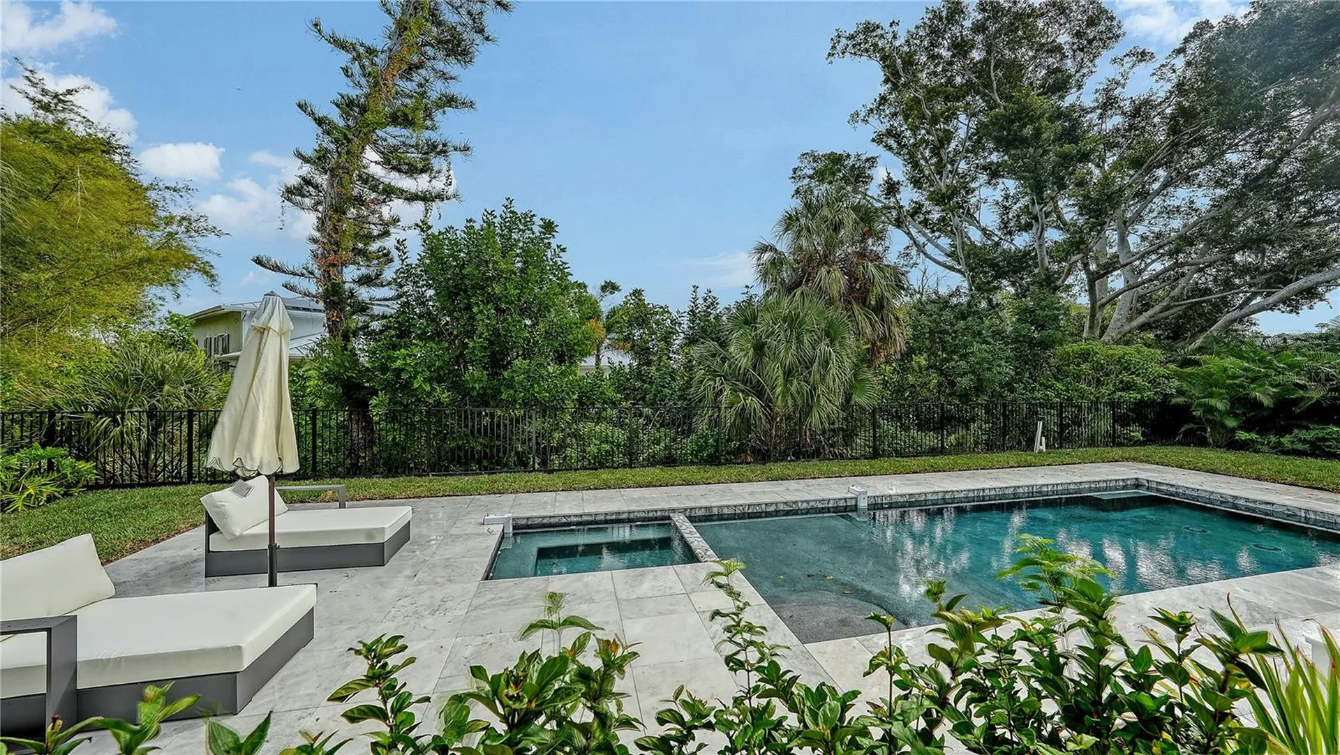 656 Tropical Circle Sarasota FL 34242