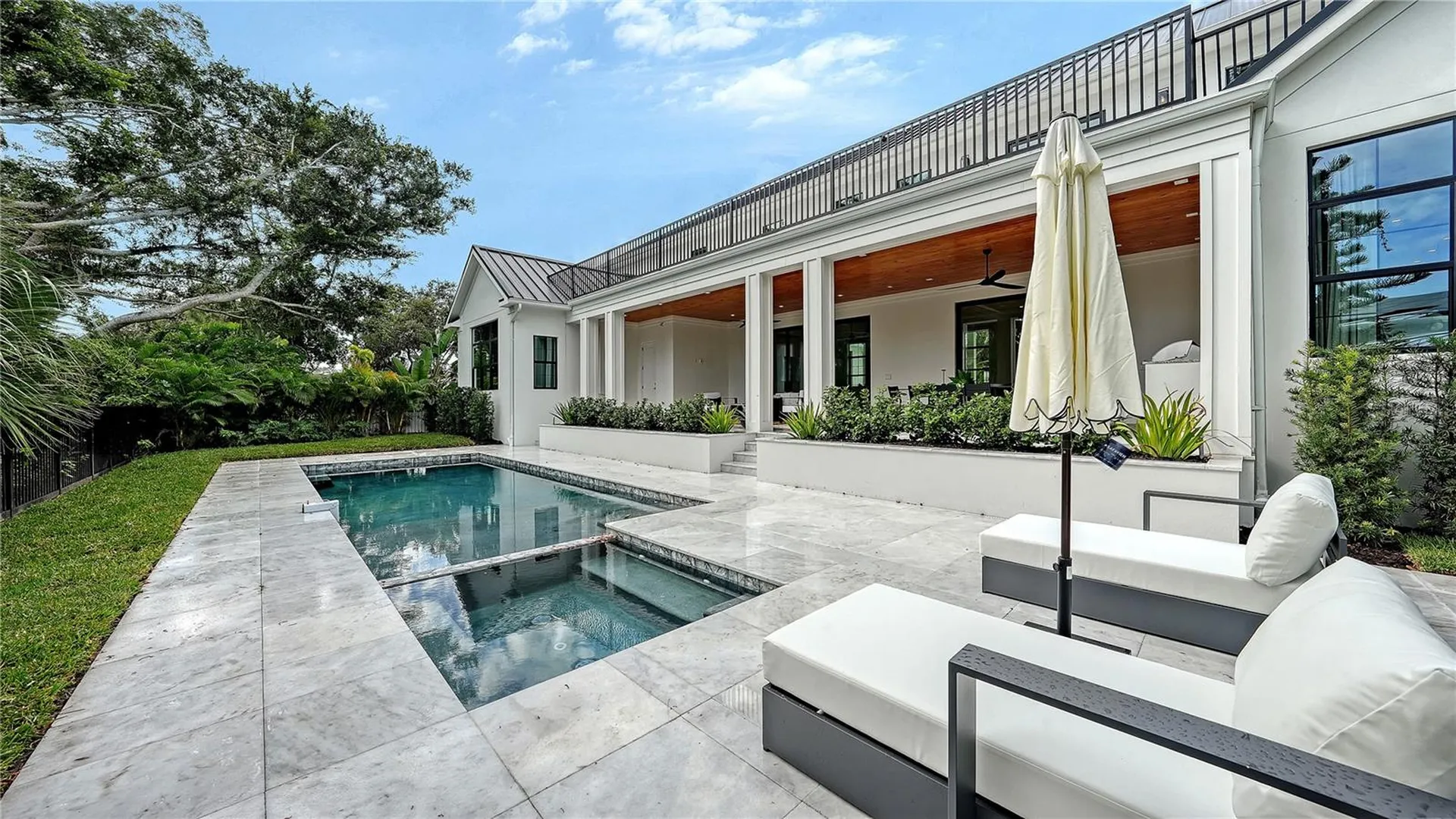 656 Tropical Circle Sarasota FL 34242