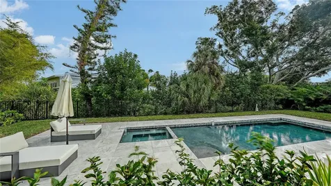 656 Tropical Circle Sarasota FL 34242