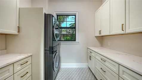 656 Tropical Circle Sarasota FL 34242