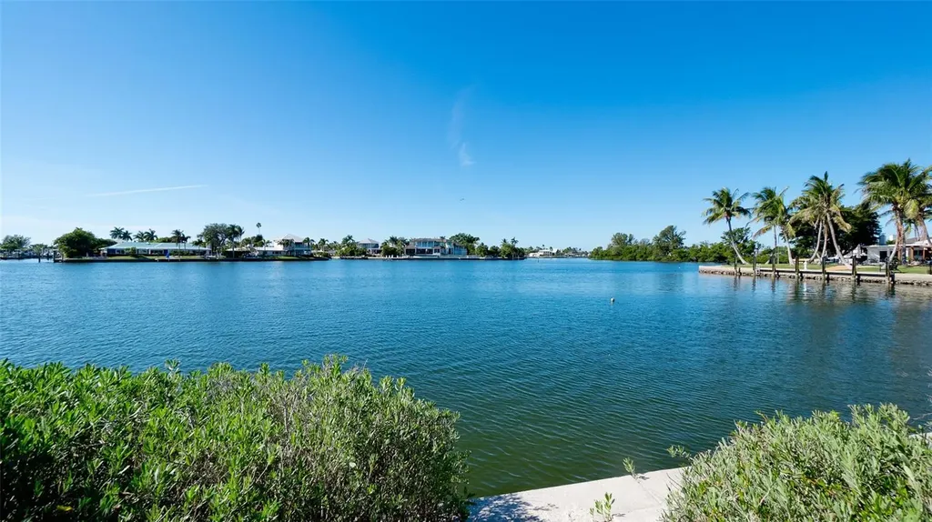 627 Concord Lane Holmes Beach FL 34217