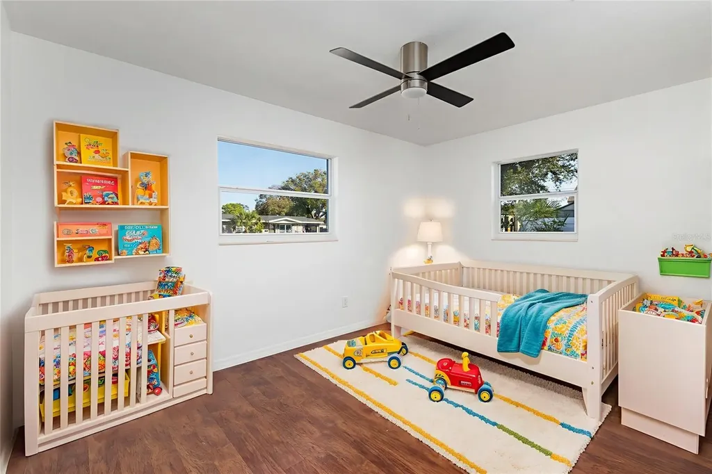 704 72nd Avenue N St Petersburg FL 33702