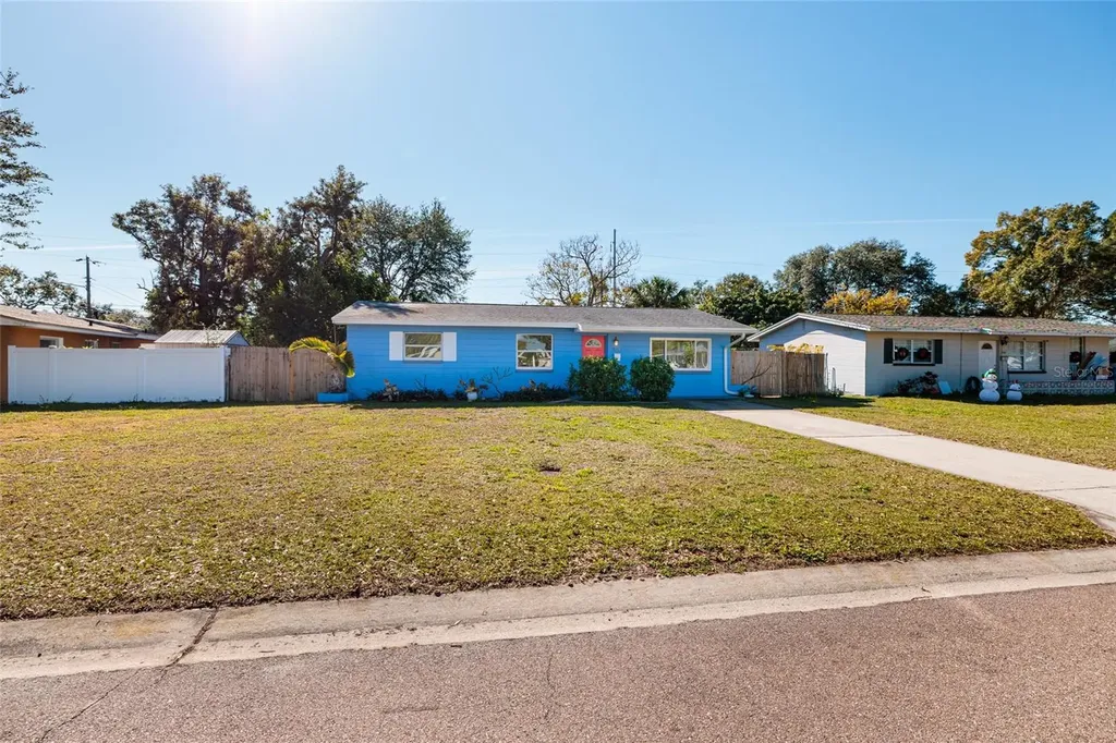 704 72nd Avenue N St Petersburg FL 33702