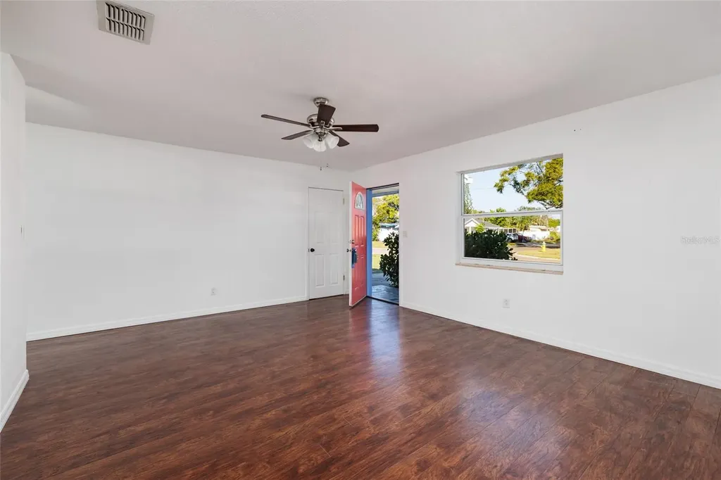 704 72nd Avenue N St Petersburg FL 33702