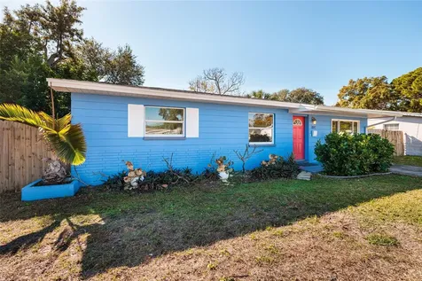704 72nd Avenue N St Petersburg FL 33702